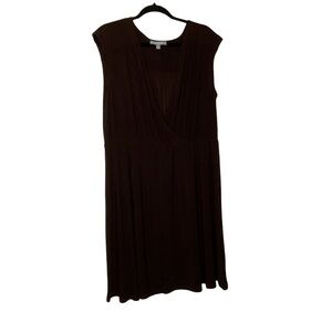 𝅺ny COLLECTION Brown dress with deep V neckline. Sleeveless. Size XL